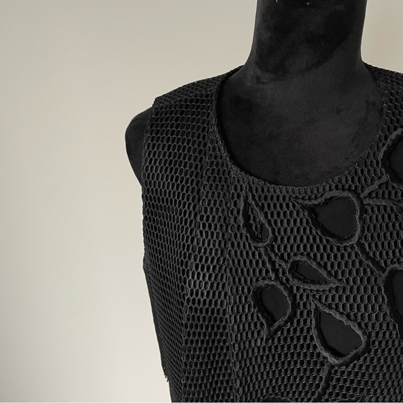 Sachin & Babi Noir Jet Black Mesh Floral Leaf Eyelet Cropped Top NWT Size Large - Picture 5 of 9